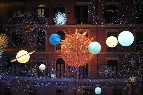 Brilliant Christmas atmosphere around the world